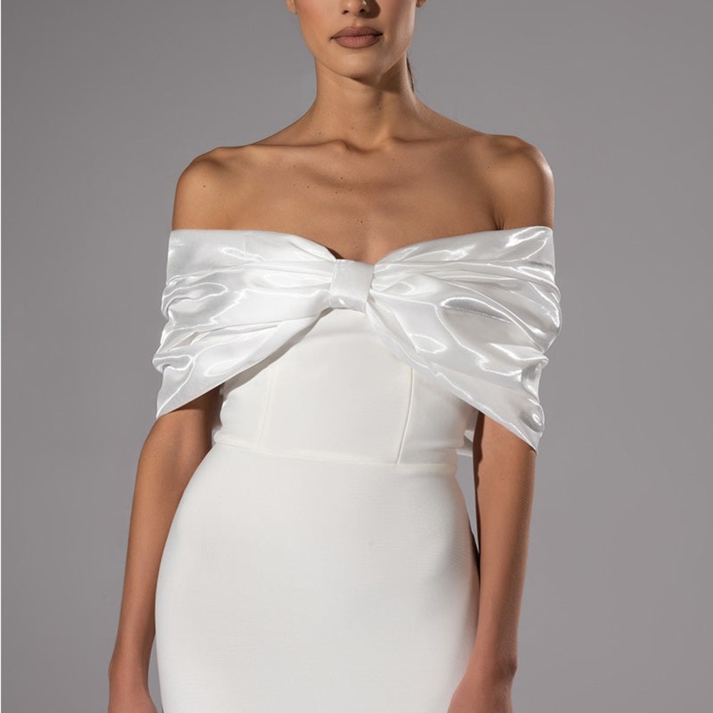 AKIRA Zuri statement bandage White Dress with Bow Detail NWT